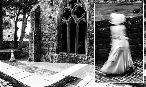 Ghost Girl In Georgian Period Dress Is Caught On Film By Castle Castle Period Outfit Film