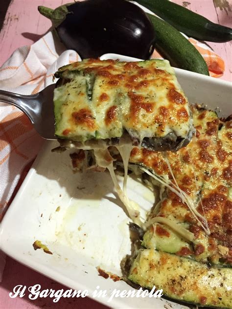 Le melanzane ripiene sono un secondo piatto davvero saporito, molto diffuso nel sud italia. Secondi piatti: Sformato di zucchine e melanzane con speck ...