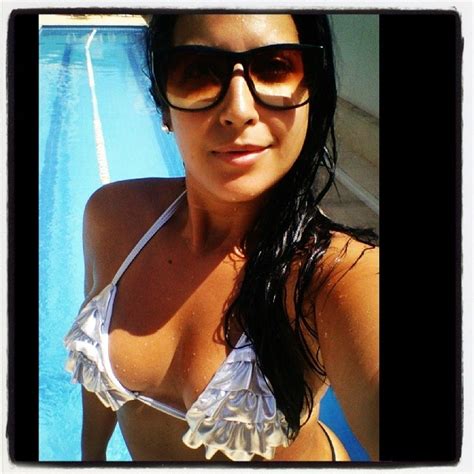 Priscila Pires mostra corpão em dia de piscina Quem QUEM News
