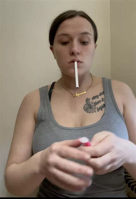 Beautiful Girl Smoking Marlboro Menthol Light Nudes Smokingfetish NUDE PICS ORG