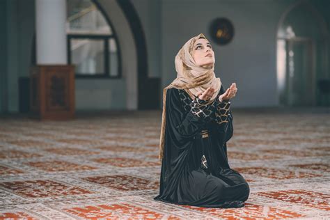 Hijabi Muslim Wife Having During Pray Telegraph