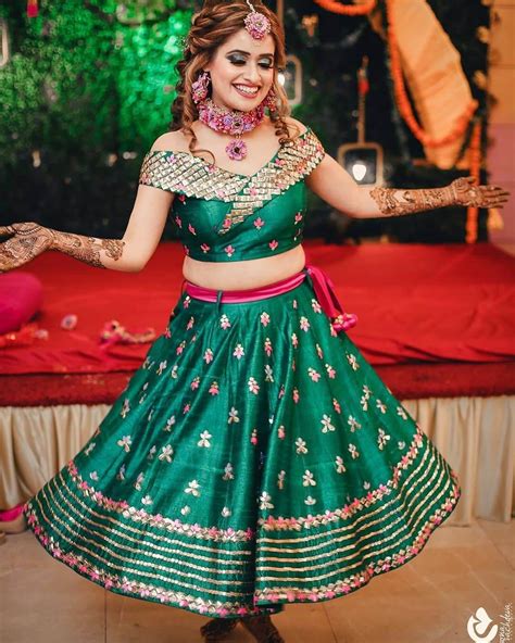 35 Mehndi Outfits For Brides To Be Mehndi Dresses That Stand Out Vlrengbr