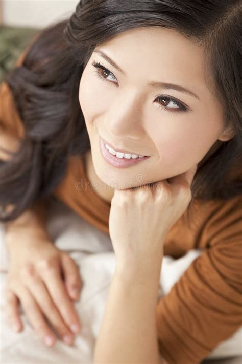 De Mooie Jonge Aziatische Chinese Vrouw Van Het Portret Stock Foto Image Of Gezond Ogen 24140108