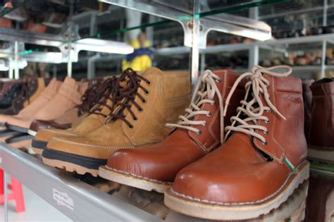 Sasaran lowongan kerja yang banyak di dicari karena peluangnya besar : Pabrik dan Produsen Sepatu Kulit Asli Boot / Casual / Pria / Wanita