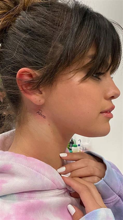 Selena got the tattoo at under the gun in hollywood, ca by craftsman louie gomez on february 22, 2012. Selena Gomez Debuts Neck Tattoo In Celebration Of Rare | E ...