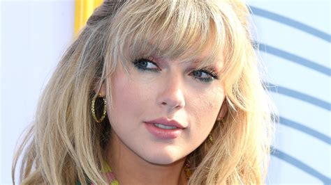 Taylor Swift Says Shes Obviously Pro Choice Glamour