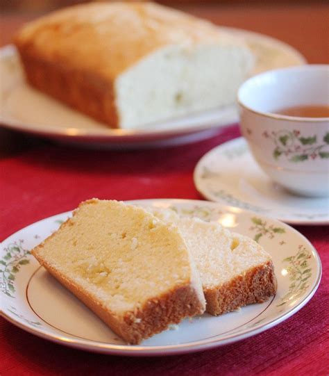 One of my favorite flavors of the holiday season is definitely eggnog hands. Comforting Eggnog Pound Cake | TheBestDessertRecipes.com
