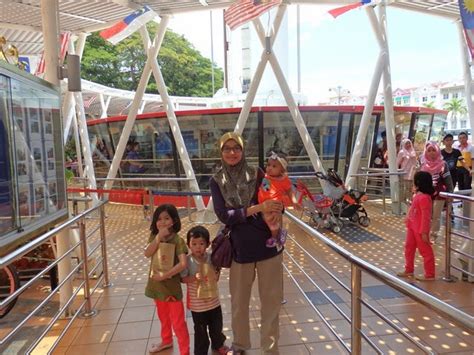 There are similar rides in singapore and hong kong among other places. JaLaN-JaLaN: 2 hari di MELAKA : Melaka River Cruise ...