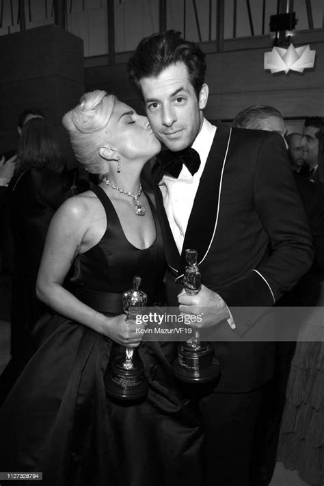 Lady Gaga And Mark Ronson Pose With The Academy Award For Best News