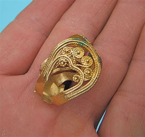 Recover your share of old coins, jewellery and artefacts with a metal detector and the information contained in this book. Gary Drayton treasure hunting blog: A common beach hunting ...
