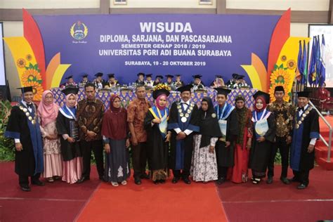 Wisuda Semeter Genap 2018 2019 Ini Pesan Rektor Unipa Surabaya Kepada