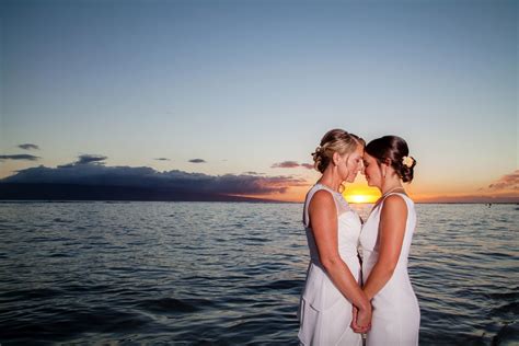 Sunset Beach Wedding Photos Ideas For Posing Lesbian Wedding Hawaii Lesbian Beach Wedding