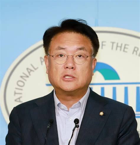 (서울=연합뉴스) 양정우 기자 = 천주교 서울대교구장을 지낸 정진석(니콜라오) 추기경이 최근 건강이 악화해 병원에서 입원 치료를 받고 있다. 정진석 "이토록 오만방자한 정부·여당은 없었다"