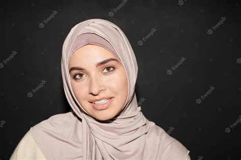 Premium Photo Head And Shoulders Portrait Of Beautiful Muslim Girl