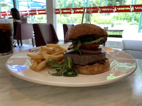 Le méridien dubai hotel & conference centre, airport road, garhoud, dubai. Huber's Dry Aged Beef Burger, Huber's Bistro, Singapore