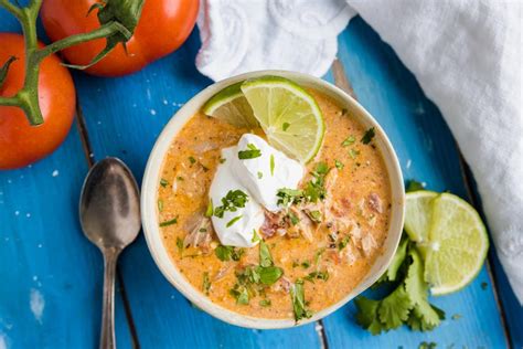 With chunks of seasoned chicken, spicy green chiles, and a rich creamy broth, the whole family will love this flavorful meal. Keto White Chicken Chili Recipe in the Instant Pot - KetoFocus