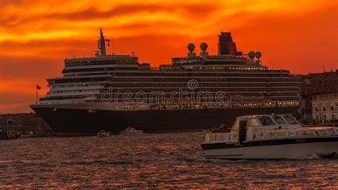 Venice Italy October 23 2018 A Beautiful Red Sunset A Cruise Ship
