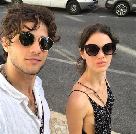 Ask anything you want to learn about laura neiva by getting answers on askfm. Chay Suede e Laura Neiva anunciam fim do noivado ...