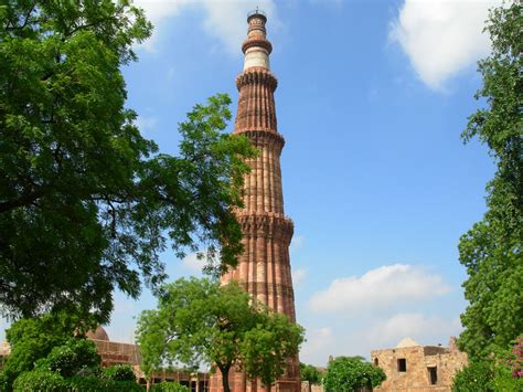Sandstone Tower Of Qutb Minar And Its Monuments Traveling Tour Guide