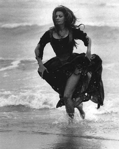 Sophia Loren In “more Than A Miracle Cera Una V Tumbex