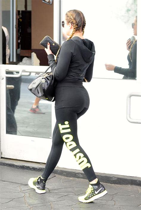 One Day Two Omg Booties Khloe And Kim Kardashian Face Off In La Booty Battle See Who Has The