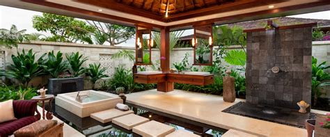 A rustic outdoor bathroom with pebbles. 10 Breathtaking Outdoor Bathroom Designs That You're Going ...