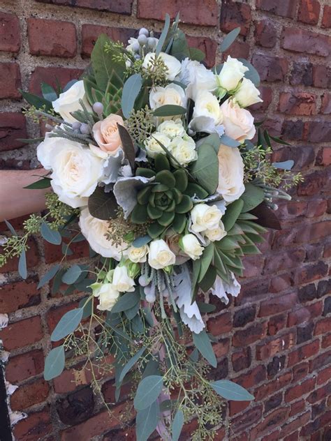 View our bridal portfolio including traditional & modern flower arrangements, bouquets, centerpieces and more! Gallery | Westchester Floral Decorators | Page 2