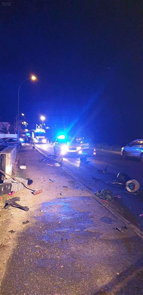 Accident Mortel La Couronne Le Conducteur De La Voiture Crou