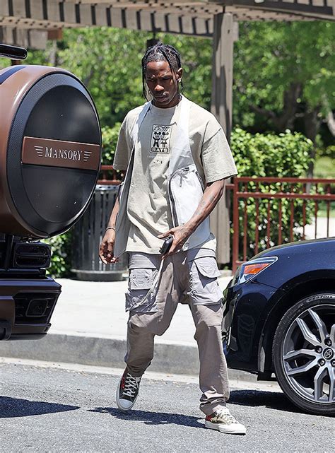 Travis Scott Runs Through A Red Light And Stop Sign On His Way To Pick Up