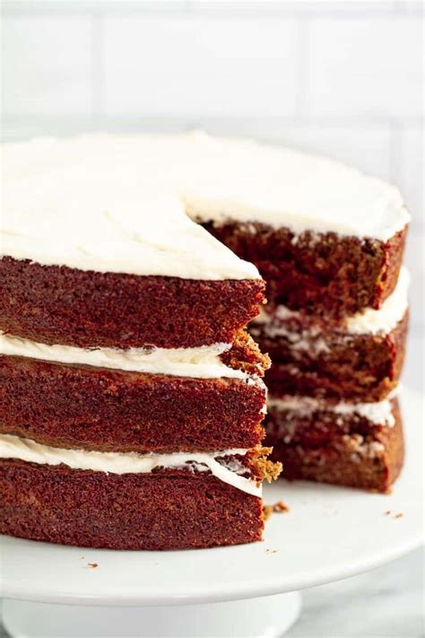 The only red velvet cake recipe you'll ever need! Naturally Red Velvet Cake with Ermine Icing in 2020 ...