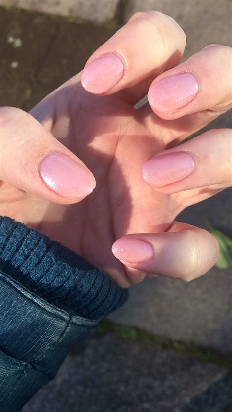 Love These Short Round Acrylic Nails With A Very Subtle Pink Shade Acrylic Nail Shapes Summer