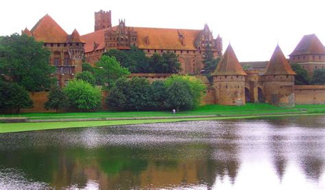 Suecia acaba primera de grupo y polonia cae eliminada tras uno de los partidos más vibrantes de esta eurocopa. paisaje polonia | Fondo Escritorio Paisaje Castillo ...