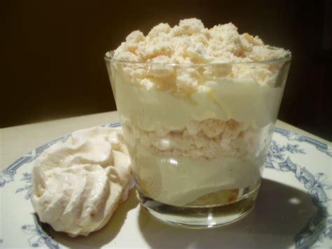 Per una festa di compleanno in arrivo. La cuoca in viola: Tiramisù bianco con meringhe della gruyère