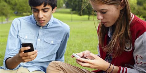questão semanal 47 considera que os jovens ainda não têm noção dos riscos da internet