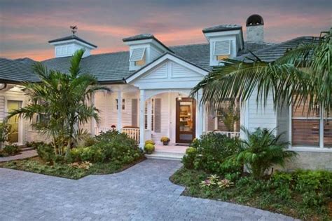 Florida Style Home With Great Open Plan Built By Rjs Builders In Palm