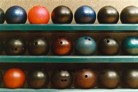 How To Choose The Right Bowling Ball