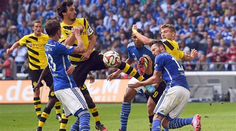 Both revierderby rivals find themselves in tough times. Schalke vs. Dortmund (LIVE STREAM) 10.04.2016