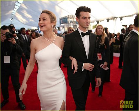 Photo Brie Larson Fiance Alex Greenwald Couple Up For Sag Awards 04