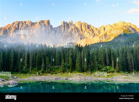 Karersee Lake In Front Of Latemar Fotos Und Bildmaterial In Hoher