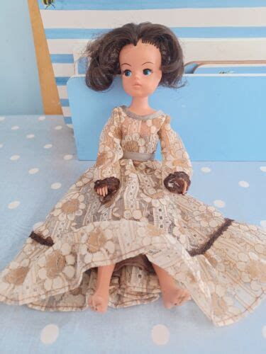 Vintage Sindy Doll 033055x And Two Outfits Ebay