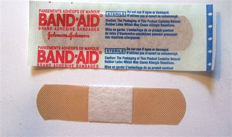 Band Aid Lifehack Japanese Twitter Blows The Internets Mind With New Way To Fasten Bandages