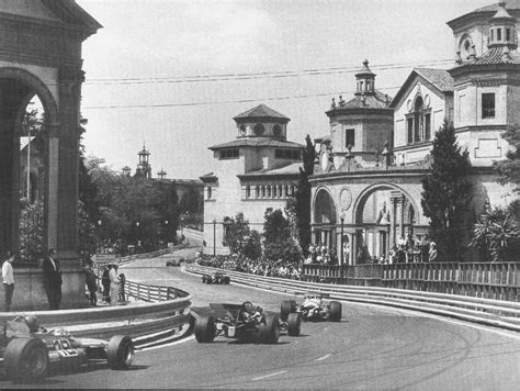 Montjuic park was a street circuit in barcelona, named for the city park and hill in the heart of the city which it climbs. Històries de Viatger: Barcelona antigua (1)