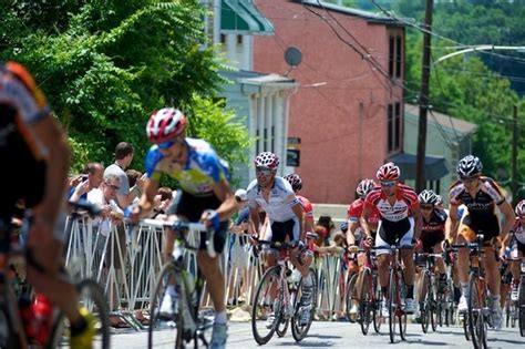 Pro Cyclists Tackle The Manayunk Wall Before The Final Sprint Bas