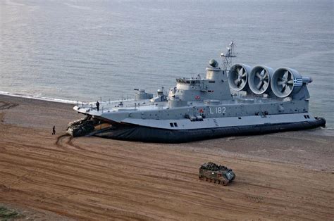 Zubr Class Lcac Largest Hovercraft In The World Unloading M113 Apcs