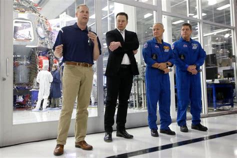 After Sparring Nasa And Spacex Declare A Shared Mission The New York