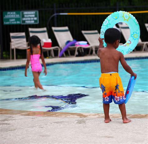Kids In Swimming Pool Mwbutterfly Flickr