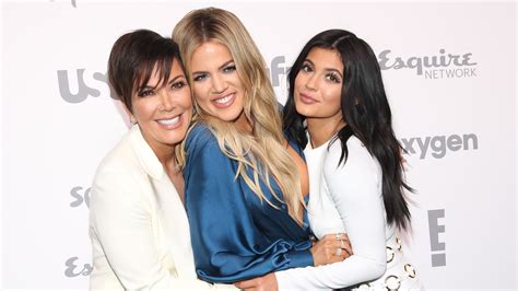 kylie jenner and khloe kardashian pregnancy rumors fueled by kris jenner s holiday t teen vogue