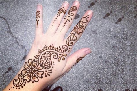 8 Simple Arabic Mehndi Designs For Beginners