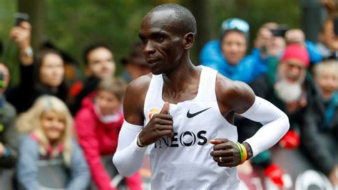 Kipchoge holds the marathon world record, as well as the fastest marathon ran of all time. Eliud Kipchoge, primer hombre que corre la distancia de un ...