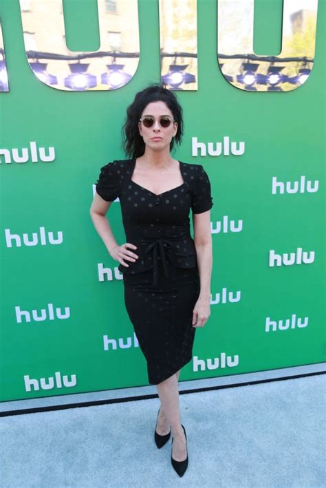 In Photos Hulu Stars Walk Upfront Red Carpet All Photos